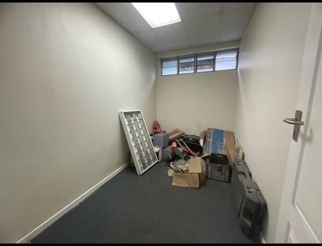 260M² BUSINESS TO LET IN CONGELLA